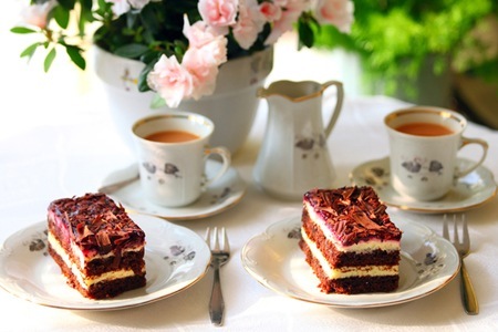 Tea for two and a piece of cake: Bibliophile